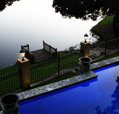 Gama Sonic 98B111 Royal Bulb Solar Light with Patented Solar Light Bulb – Pier Mount